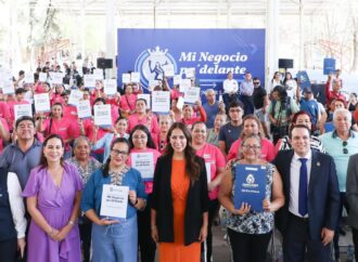Entrega Gobernadora apoyos a comerciantes y escrituras a familias irapuatenses