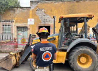 Demuelen vivienda en riesgo de colapso en el Centro de Irapuato; autoridades cuentan con permiso del INAH
