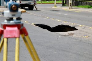 Instruyen diagnóstico integral en el bulevar Arandas tras nuevo colapso