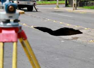 Instruyen diagnóstico integral en el bulevar Arandas tras nuevo colapso