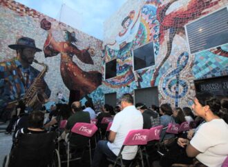 Un mural gigante celebra los 9 años del Teatro de la Ciudad
