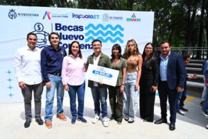 Entrega de becas acerca a jóvenes a cumplir sus sueños