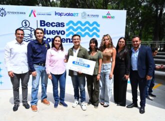 Entrega de becas acerca a jóvenes a cumplir sus sueños
