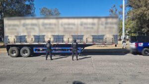 Policía Estatal asegura cargamento de cerveza robado en Irapuato durante operativo de vigilancia
