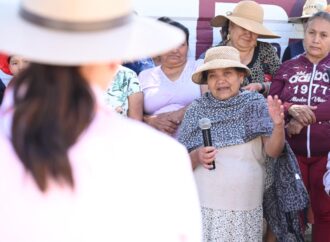 Lorena Alfaro supervisa pavimentación en Cuchicuato y entrega cuartos adicionales en La Caja