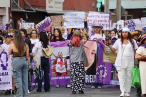 Marcha del 8M en Irapuato concluye sin incidentes mayores y con participación de alrededor de mil mujeres