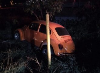 Choque entre dos vehículos y un tráiler en la carretera Irapuato–Abasolo; no hay lesionados