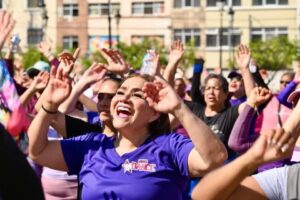 Realizan Mega Clase “Ritmo Violeta” en Irapuato; más de 700 personas se suman a actividad por el 8M