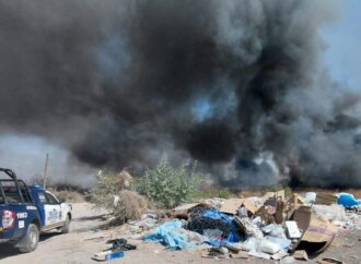 Gran columna de humo negro alerta a habitantes de Irapuato; se trató de incendio de basura