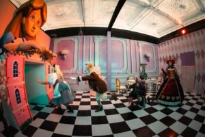 Experiencia inmersiva de Alicia llega a la Feria de las Fresas 2026 en Irapuato