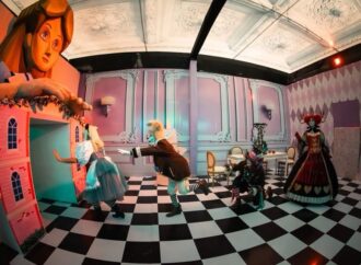 Experiencia inmersiva de Alicia llega a la Feria de las Fresas 2026 en Irapuato